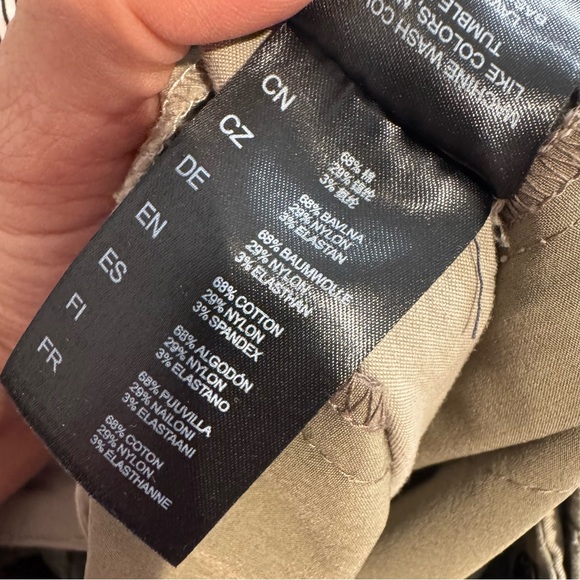 Kuhl Women’s Spire Roll Up Cargo Pants Short Khaki Gorpcore Hiking Travel - Picture 10 of 11